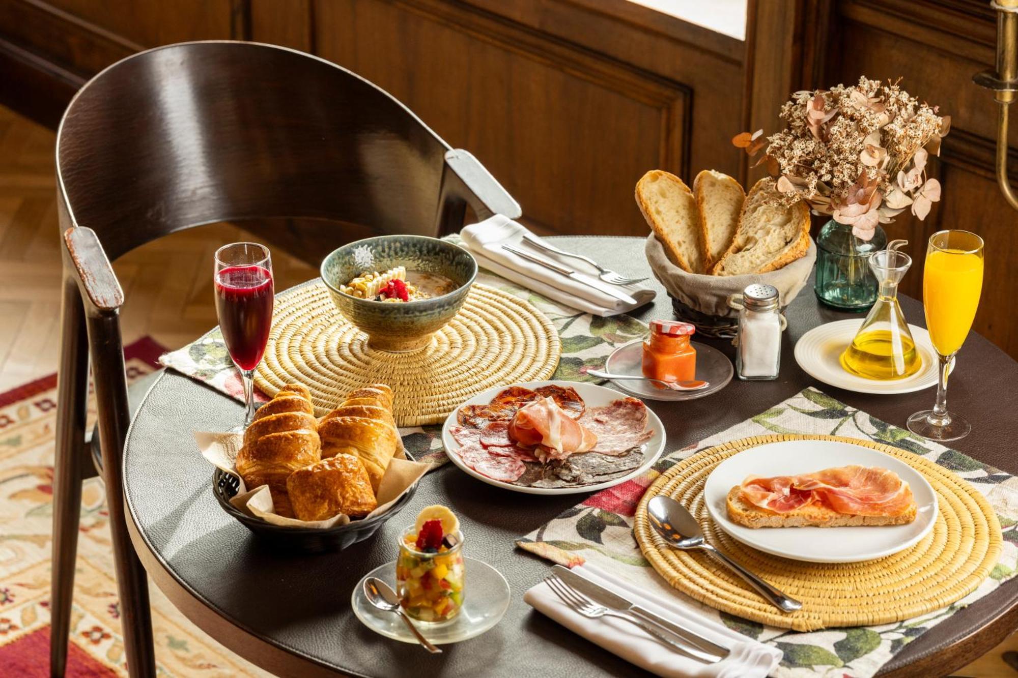 Angelats Hotel - A Signature Boutique Hotel & Restaurant ريب دي فريزر المظهر الخارجي الصورة