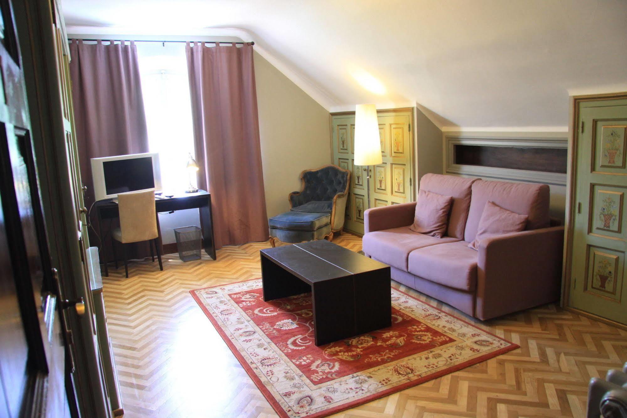 Angelats Hotel - A Signature Boutique Hotel & Restaurant ريب دي فريزر المظهر الخارجي الصورة